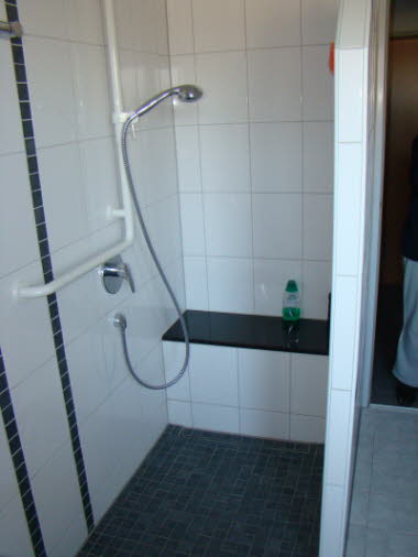 Dusche mit Hocke